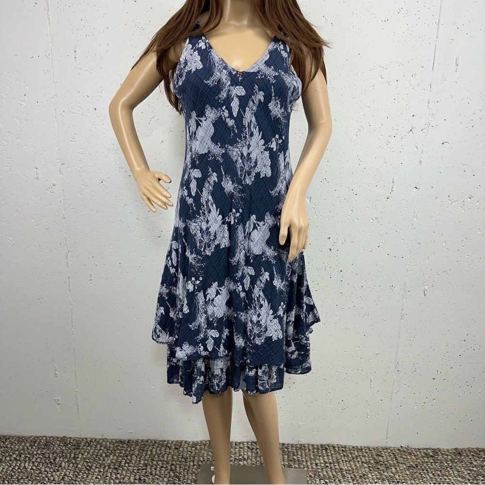 Y2K Pronto Moda Women’s size Medium Blue White Floral Tired Sleeveless Dress